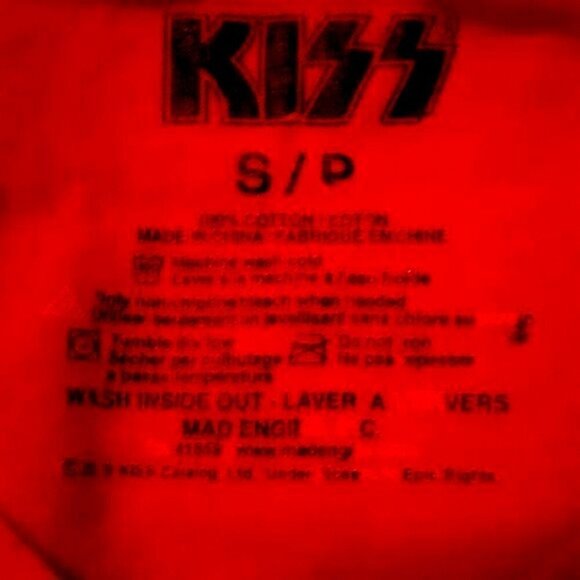 Kiss Graphic Band Tee Red Elbow Sleeve V-Neck Women's Size Small - Picture 6 of 8